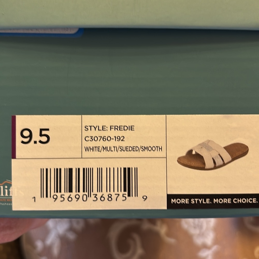 Cliffs by WHITE MOUNTAIN White and Tan Sandals with Bow - Picture 7 of 7